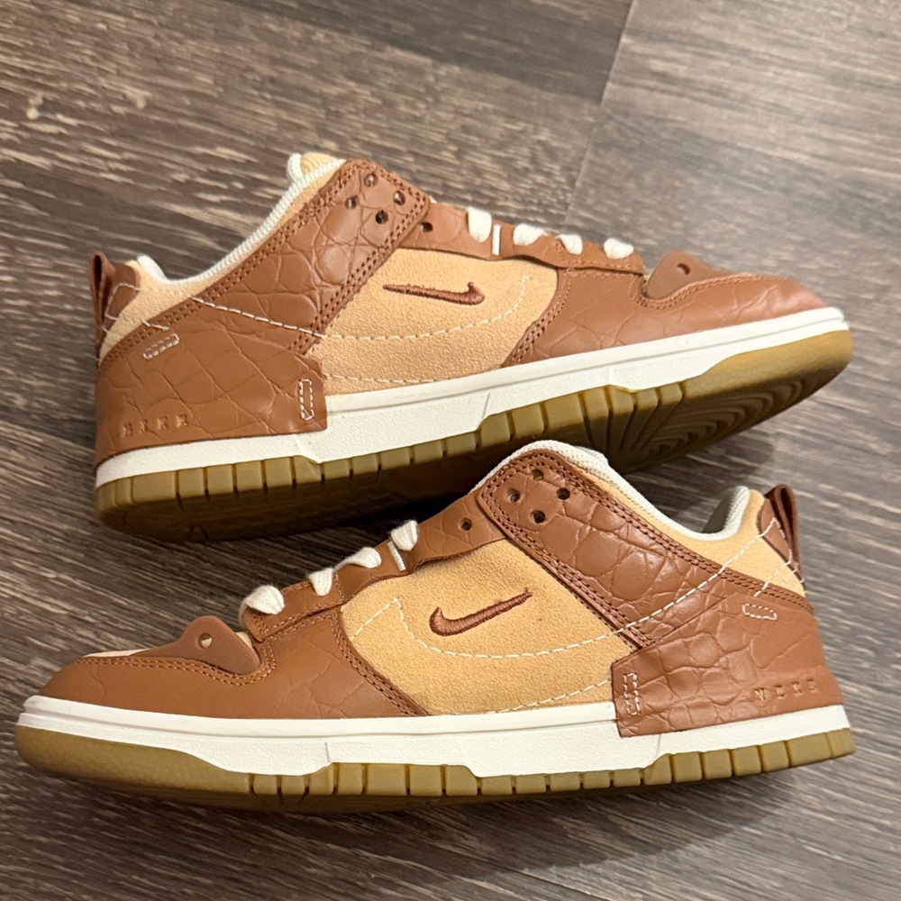Nike size women’s 6.5 Brown & Tan Low-Top Sneakers